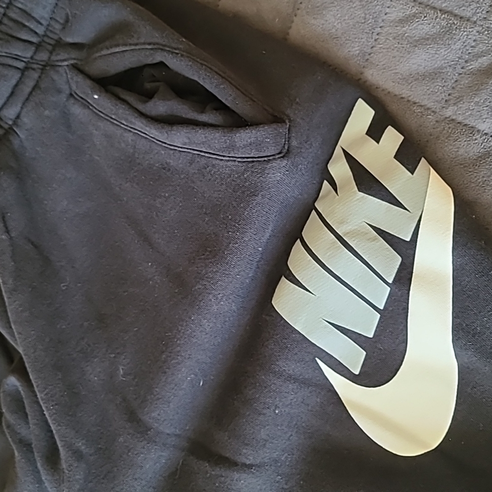 Sweatpants - Picture 2 of 3